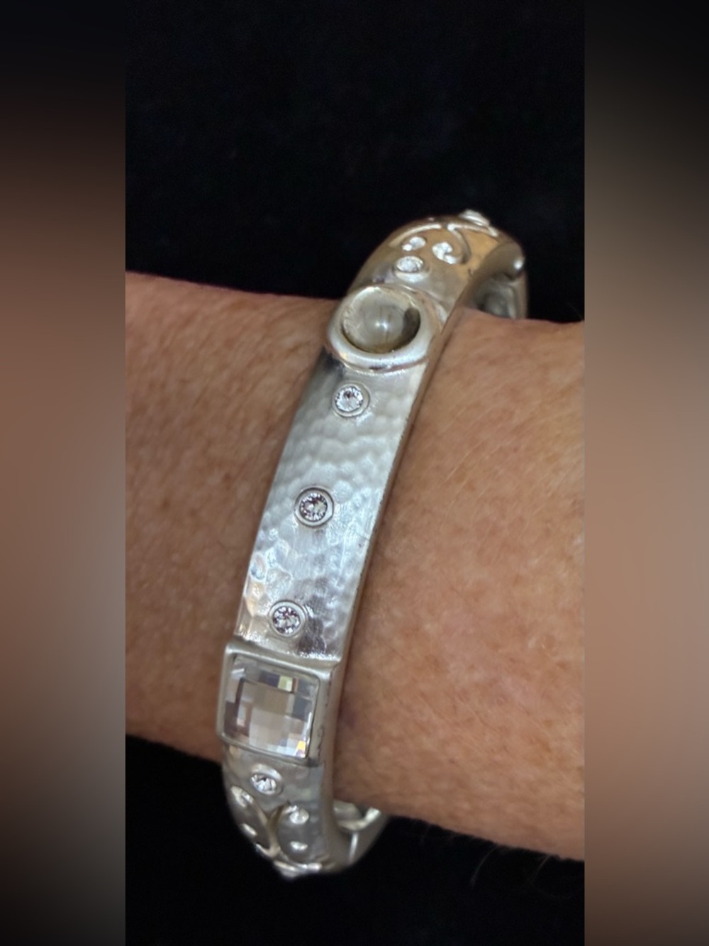 Brighton EUC Silver Tone Hammered Bangle Hinge Bracelet w/ Crystal Accents @6.5